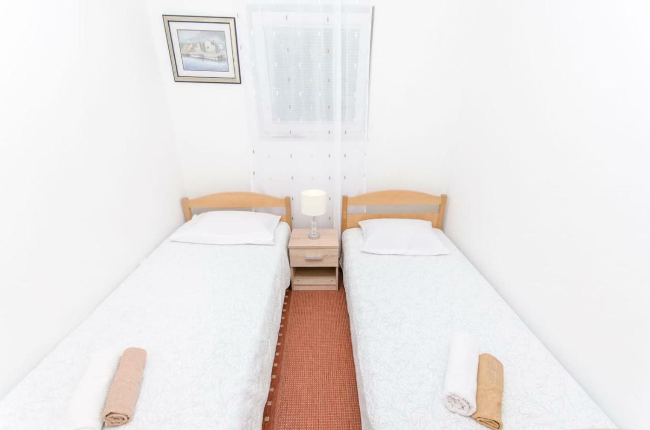 Holiday Apartment With Garden Kastela Exterior photo