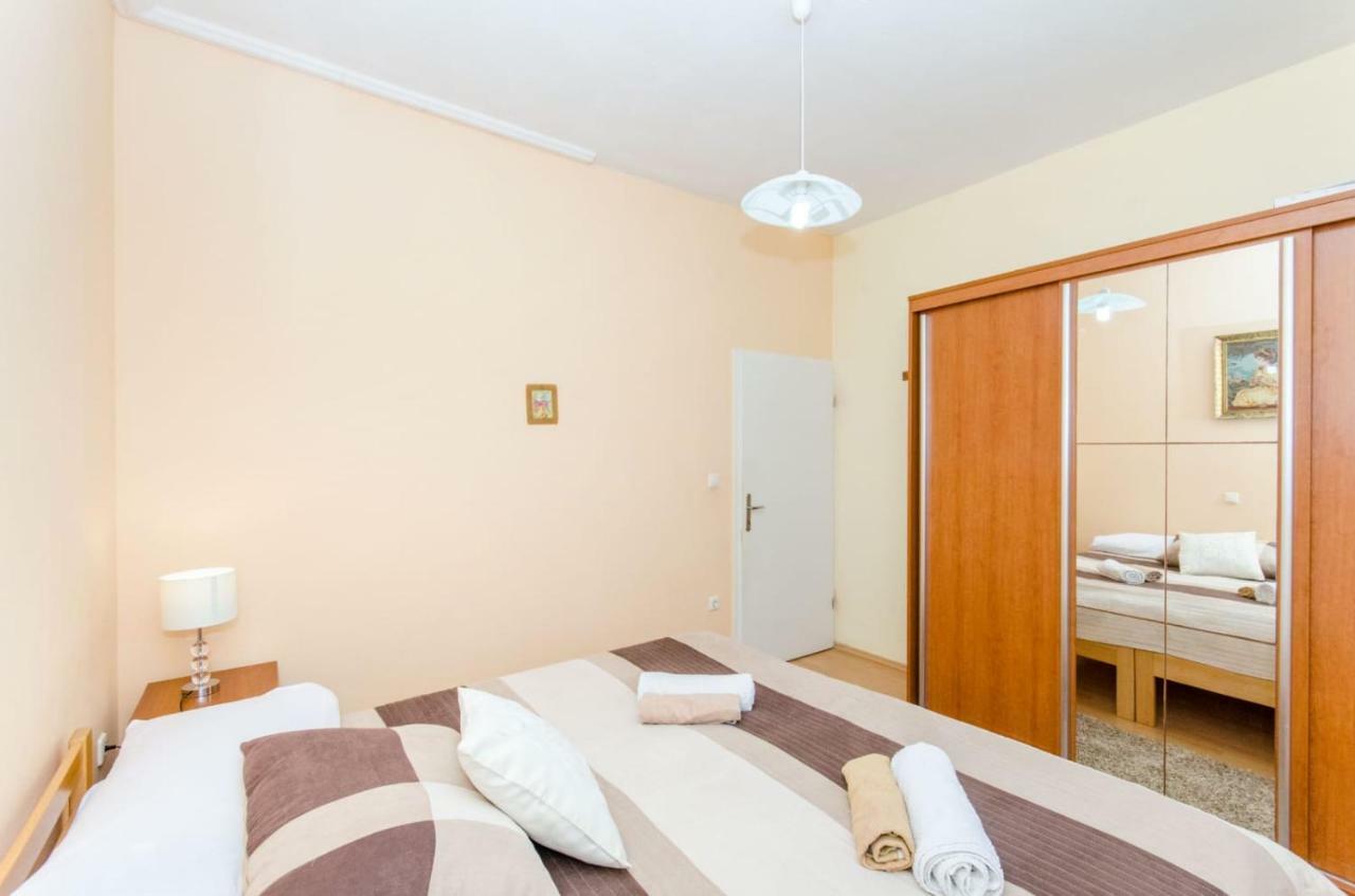 Holiday Apartment With Garden Kastela Exterior photo