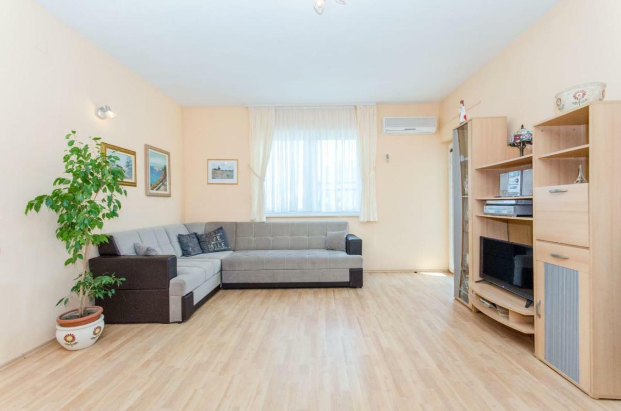 Holiday Apartment With Garden Kastela Exterior photo