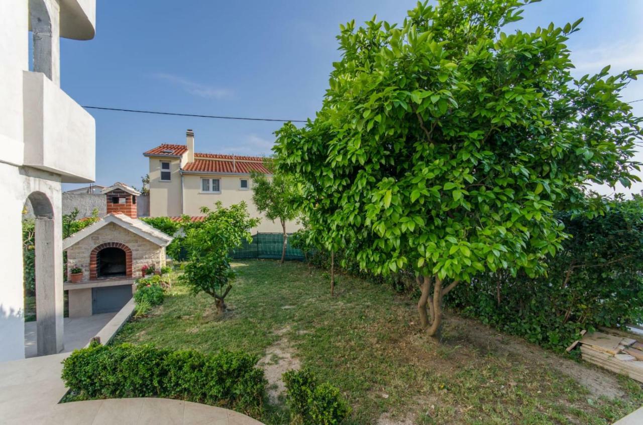 Holiday Apartment With Garden Kastela Exterior photo