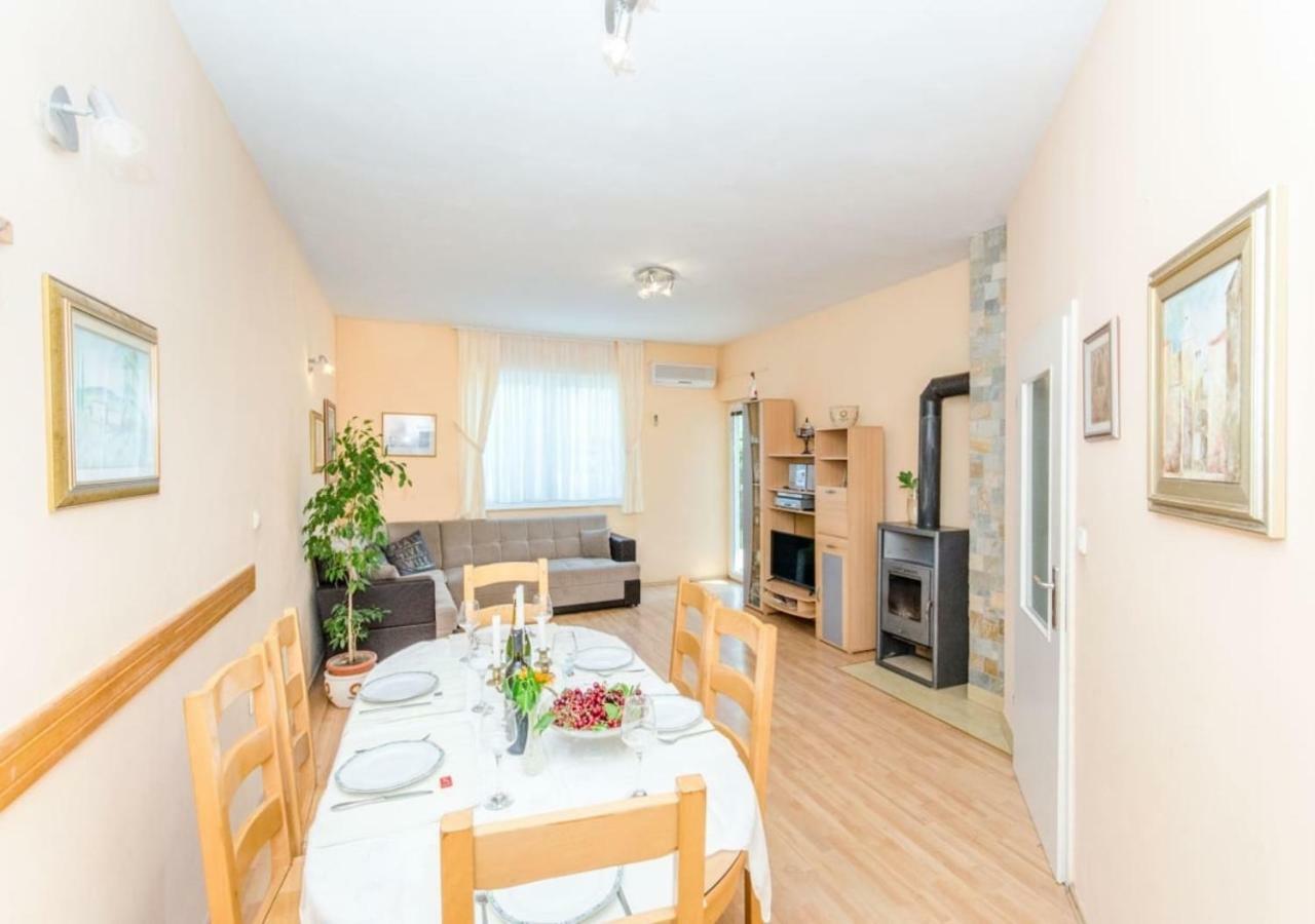 Holiday Apartment With Garden Kastela Exterior photo